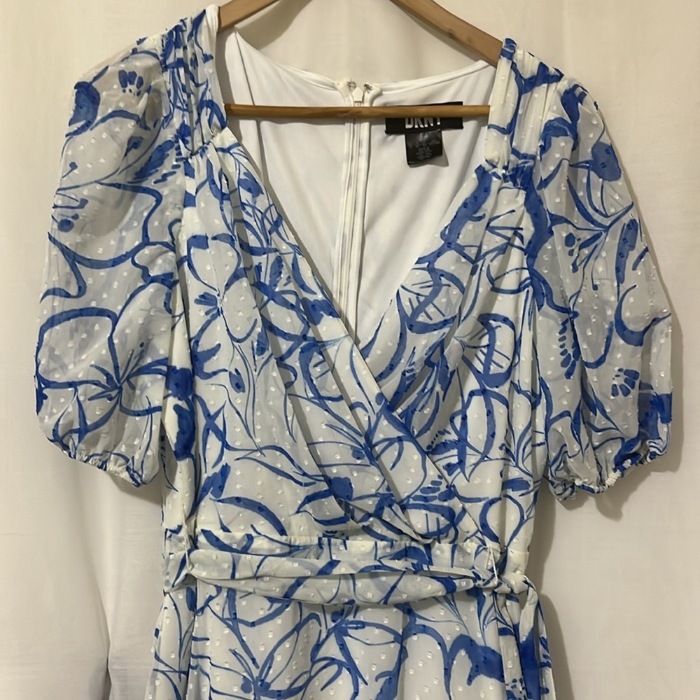 DKNY White and Blue Floral Flowy Dress with Belt a318 - Picture 2 of 5